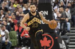 开云体育中国-尼克斯横扫新疆队，范弗利特连续得分拉开差距