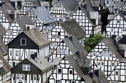 开云体育在线-巴黎的夜色，只为他一人点亮，迪巴拉如何用大场面定义伟大