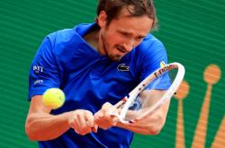 开云体育登录-美国网球队险胜意大利网球队，梅德韦杰夫绝境逆转的简单介绍