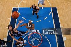 开云体育-灰熊客场击败小牛，首轮战绩2比0领先