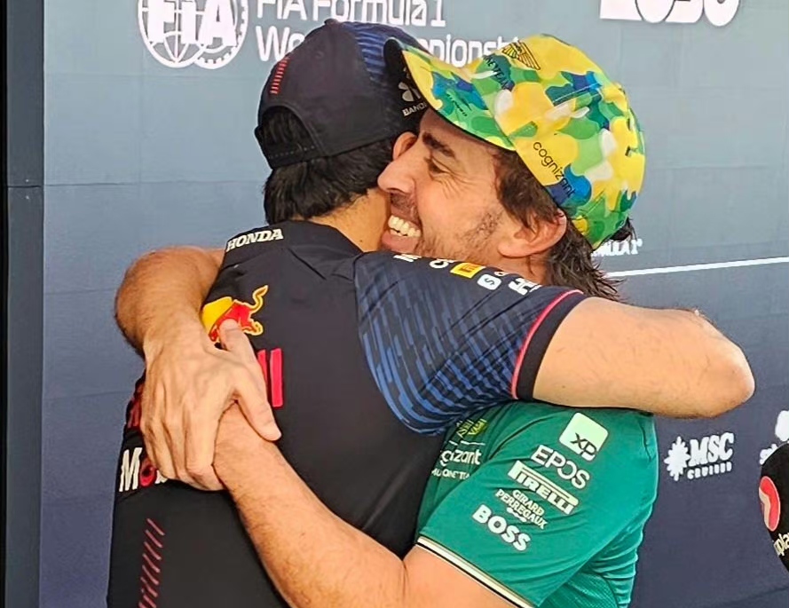 梅赛德斯碾压红牛二队,阿隆索刷新纪录 梅赛德斯碾压红牛二队,阿隆索刷新纪录