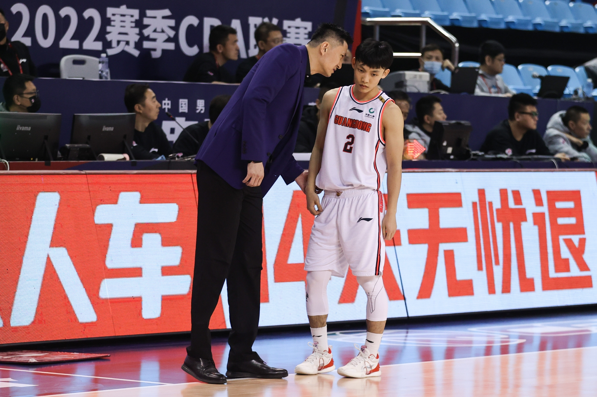 英格兰队轻取中国队,波尔高光表现 英格兰队轻取中国队,波尔高光表现