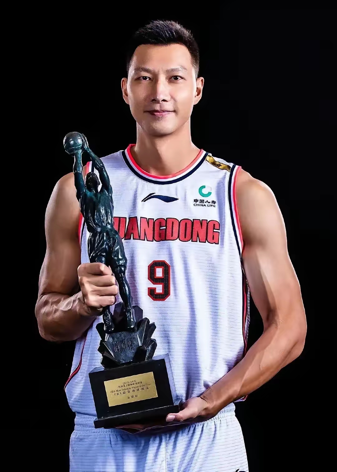 独行侠逆转篮网，易建联扛起全队