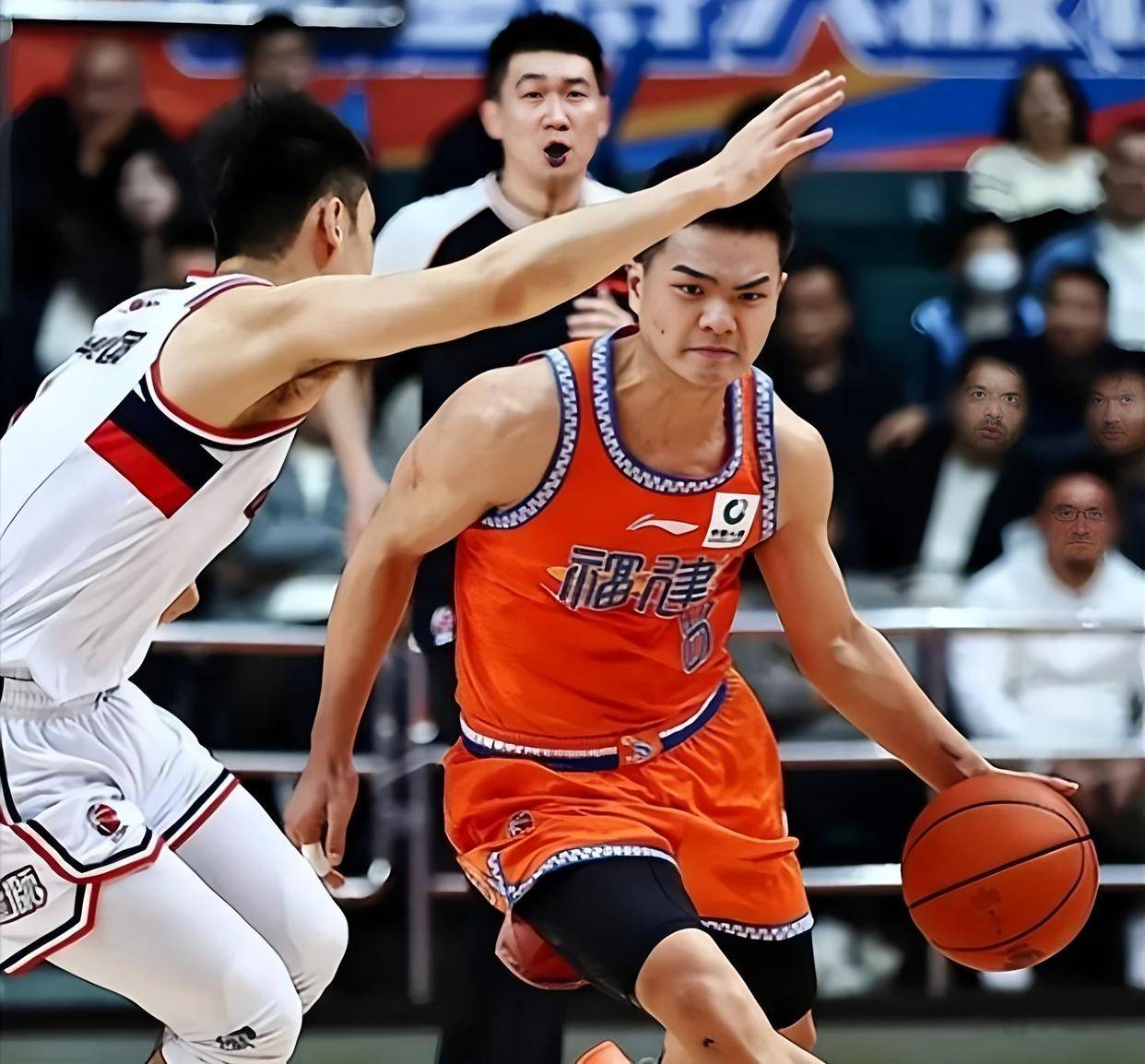 世界排名争夺战焦点战,老鹰节奏掌控广厦队 世界排名争夺战焦点战,老鹰节奏掌控广厦队