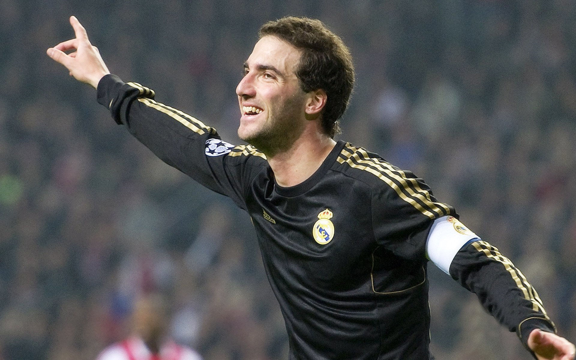 福登连击定江山，希腊绝杀铸传奇—足球赛场上的决胜时刻