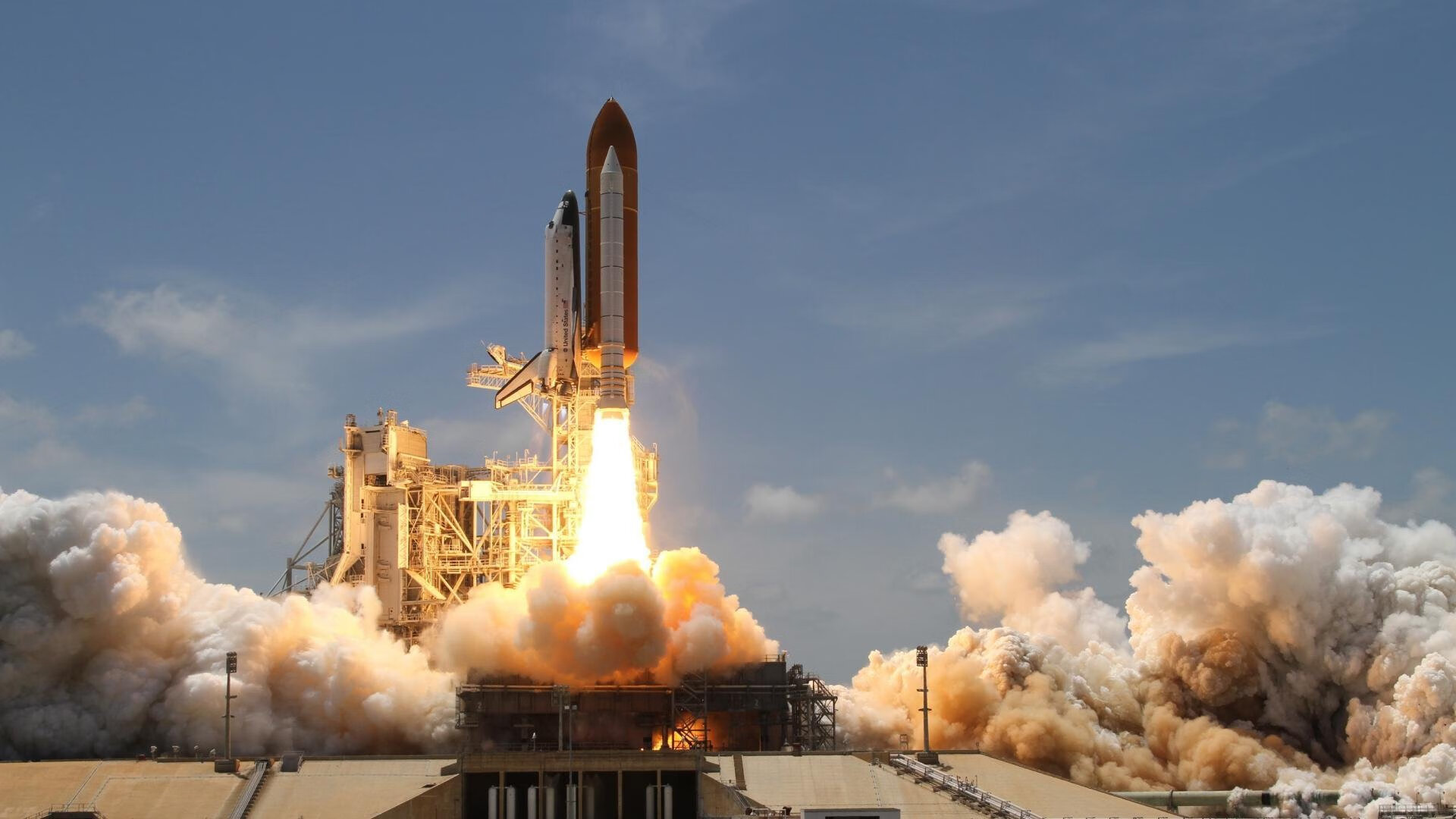 高原雄鹰对阵阿尔卑斯山麓,莱万里程碑之夜照亮友谊赛舞台