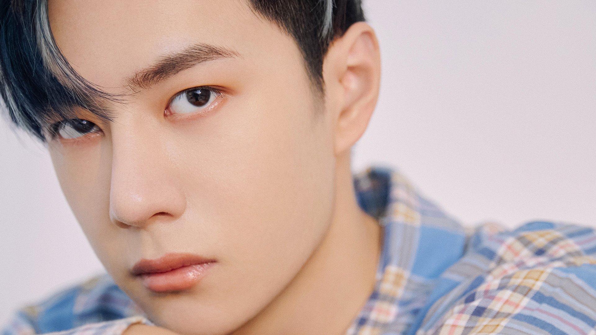 布克持续高效输出盘活全局，雄鹿攻防碾压轻取火箭