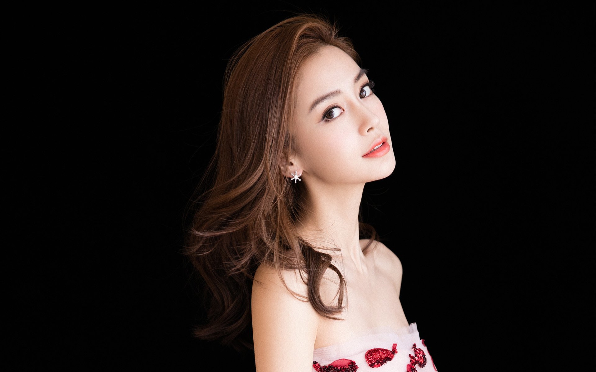 赛道狂飙与绿茵风云,极限竞技的共相与回响